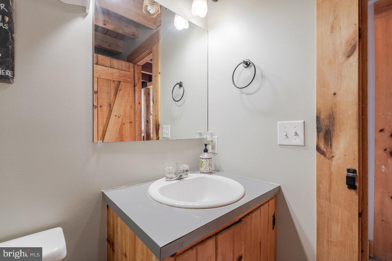 12012 HOLLAR SCHOOL RD, LINVILLE, Virginia 22834, 3 Bedrooms Bedrooms, ,2 BathroomsBathrooms,Residential,For sale,12012 HOLLAR SCHOOL RD,VARO2002570 MLS # VARO2002570