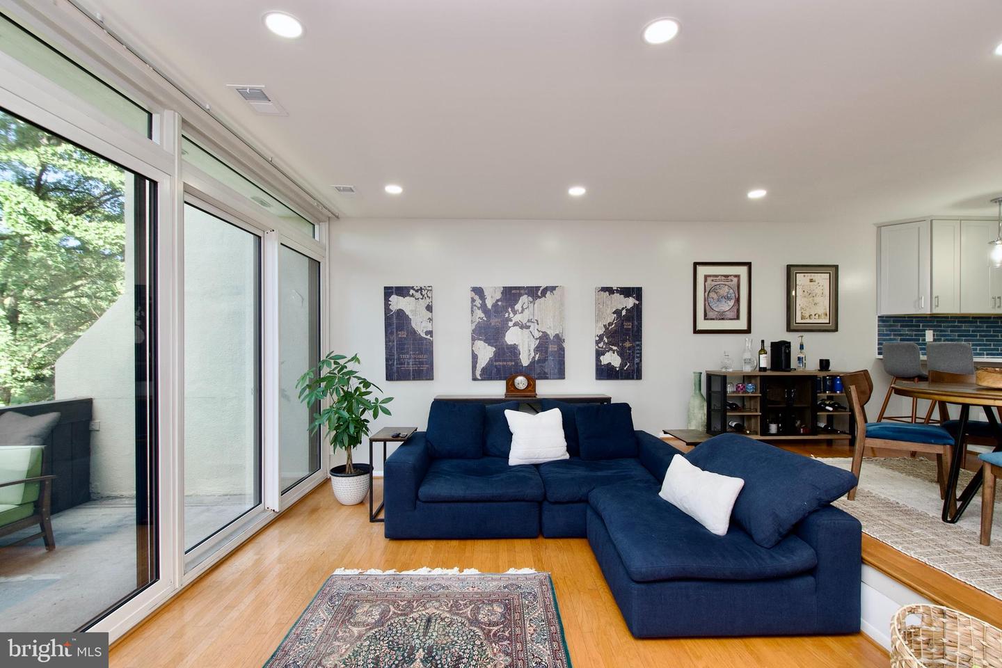 2204 S QUINCY ST #1, ARLINGTON, Virginia 22204, 2 Bedrooms Bedrooms, ,2 BathroomsBathrooms,Residential,For sale,2204 S QUINCY ST #1,VAAR2063896 MLS # VAAR2063896