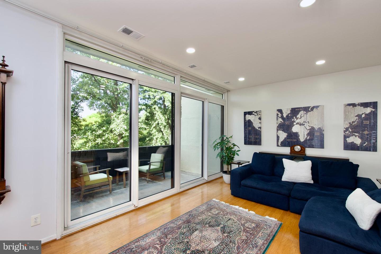 2204 S QUINCY ST #1, ARLINGTON, Virginia 22204, 2 Bedrooms Bedrooms, ,2 BathroomsBathrooms,Residential,For sale,2204 S QUINCY ST #1,VAAR2063896 MLS # VAAR2063896