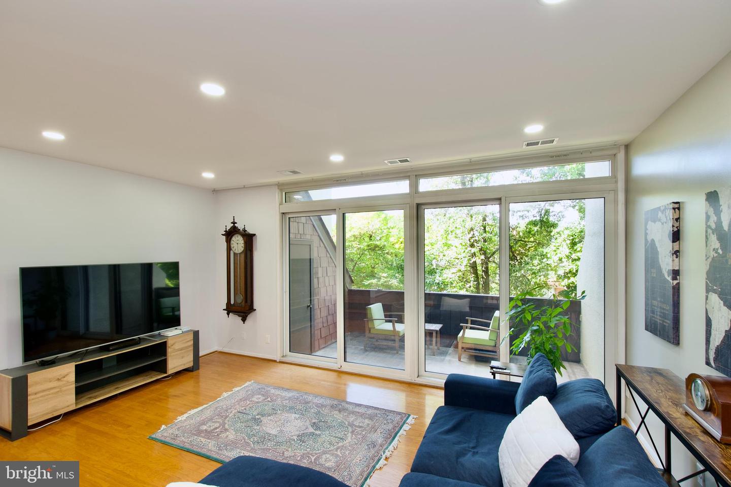 2204 S QUINCY ST #1, ARLINGTON, Virginia 22204, 2 Bedrooms Bedrooms, ,2 BathroomsBathrooms,Residential,For sale,2204 S QUINCY ST #1,VAAR2063896 MLS # VAAR2063896