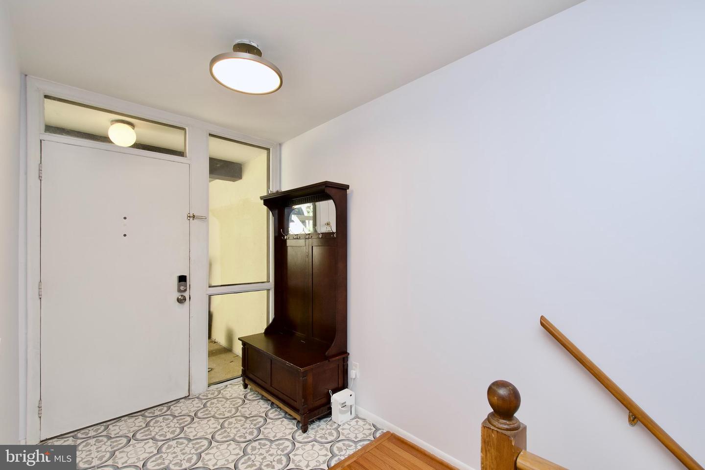 2204 S QUINCY ST #1, ARLINGTON, Virginia 22204, 2 Bedrooms Bedrooms, ,2 BathroomsBathrooms,Residential,For sale,2204 S QUINCY ST #1,VAAR2063896 MLS # VAAR2063896