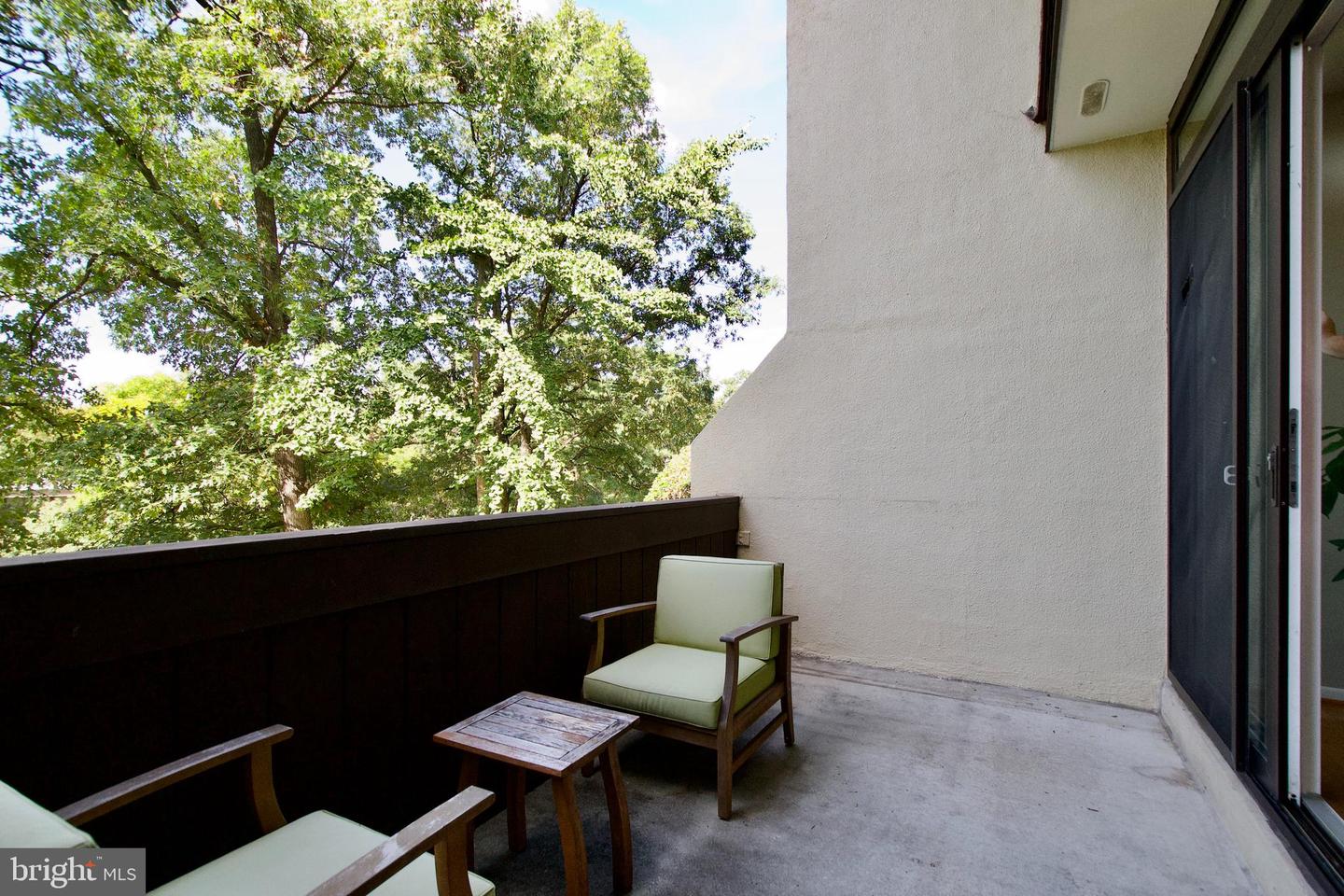 2204 S QUINCY ST #1, ARLINGTON, Virginia 22204, 2 Bedrooms Bedrooms, ,2 BathroomsBathrooms,Residential,For sale,2204 S QUINCY ST #1,VAAR2063896 MLS # VAAR2063896