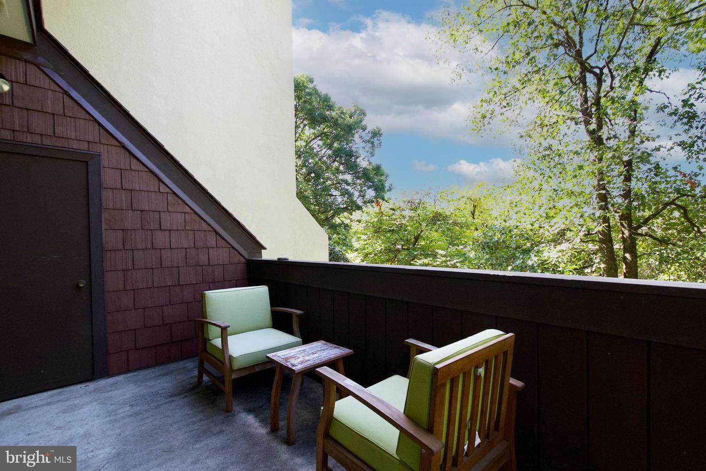2204 S QUINCY ST #1, ARLINGTON, Virginia 22204, 2 Bedrooms Bedrooms, ,2 BathroomsBathrooms,Residential,For sale,2204 S QUINCY ST #1,VAAR2063896 MLS # VAAR2063896