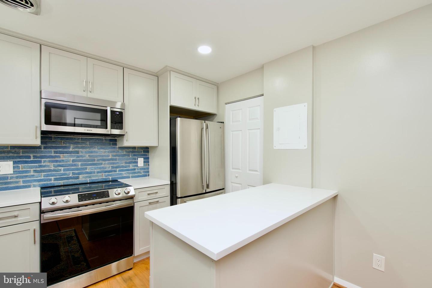2204 S QUINCY ST #1, ARLINGTON, Virginia 22204, 2 Bedrooms Bedrooms, ,2 BathroomsBathrooms,Residential,For sale,2204 S QUINCY ST #1,VAAR2063896 MLS # VAAR2063896