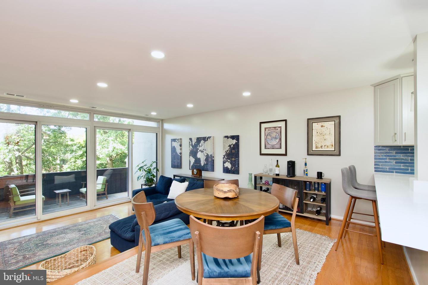 2204 S QUINCY ST #1, ARLINGTON, Virginia 22204, 2 Bedrooms Bedrooms, ,2 BathroomsBathrooms,Residential,For sale,2204 S QUINCY ST #1,VAAR2063896 MLS # VAAR2063896