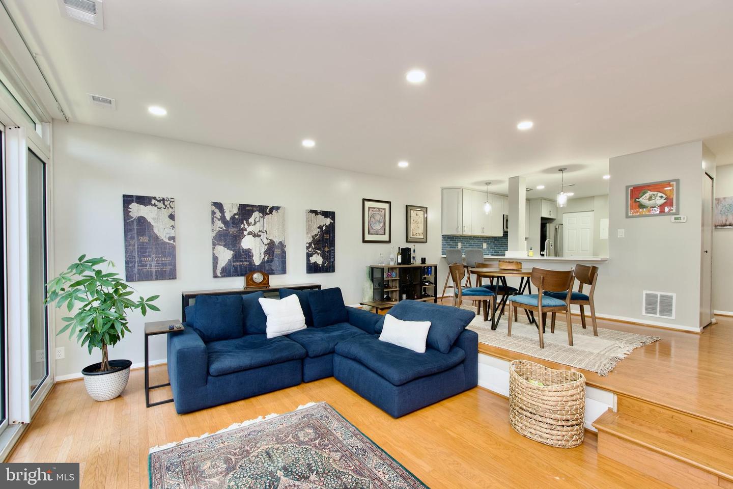 2204 S QUINCY ST #1, ARLINGTON, Virginia 22204, 2 Bedrooms Bedrooms, ,2 BathroomsBathrooms,Residential,For sale,2204 S QUINCY ST #1,VAAR2063896 MLS # VAAR2063896