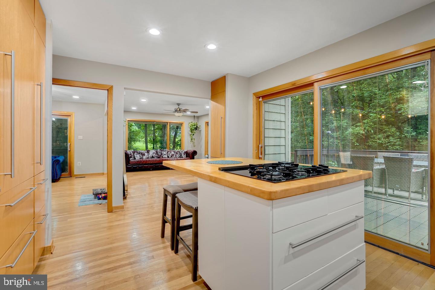 10227 LAWYERS RD, VIENNA, Virginia 22181, 5 Bedrooms Bedrooms, ,3 BathroomsBathrooms,Residential,For sale,10227 LAWYERS RD,VAFX2269954 MLS # VAFX2269954