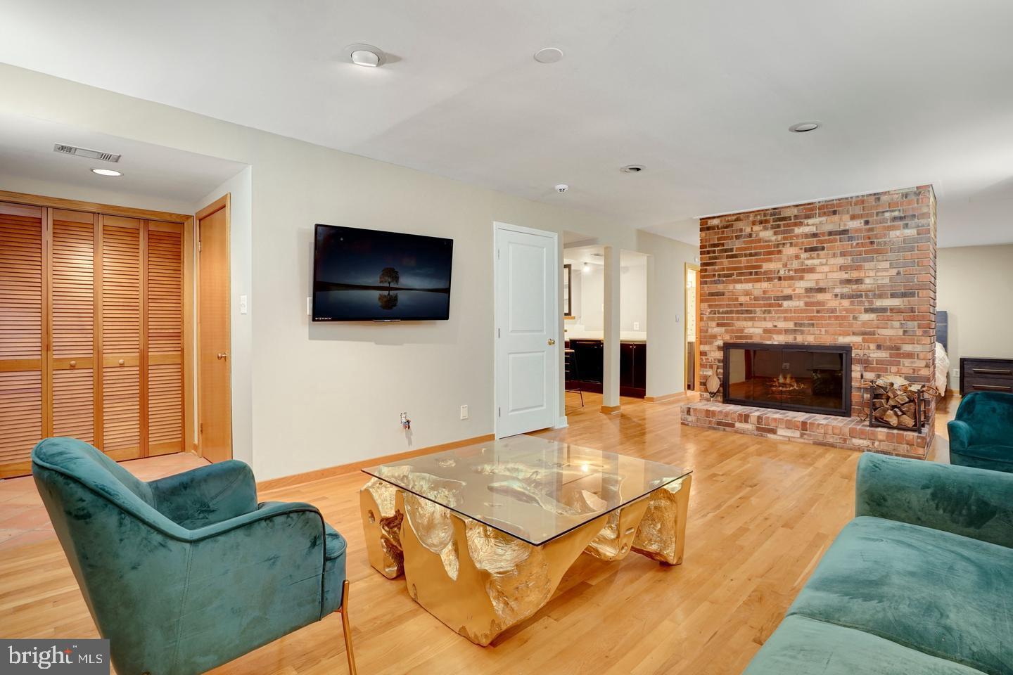 10227 LAWYERS RD, VIENNA, Virginia 22181, 5 Bedrooms Bedrooms, ,3 BathroomsBathrooms,Residential,For sale,10227 LAWYERS RD,VAFX2269954 MLS # VAFX2269954