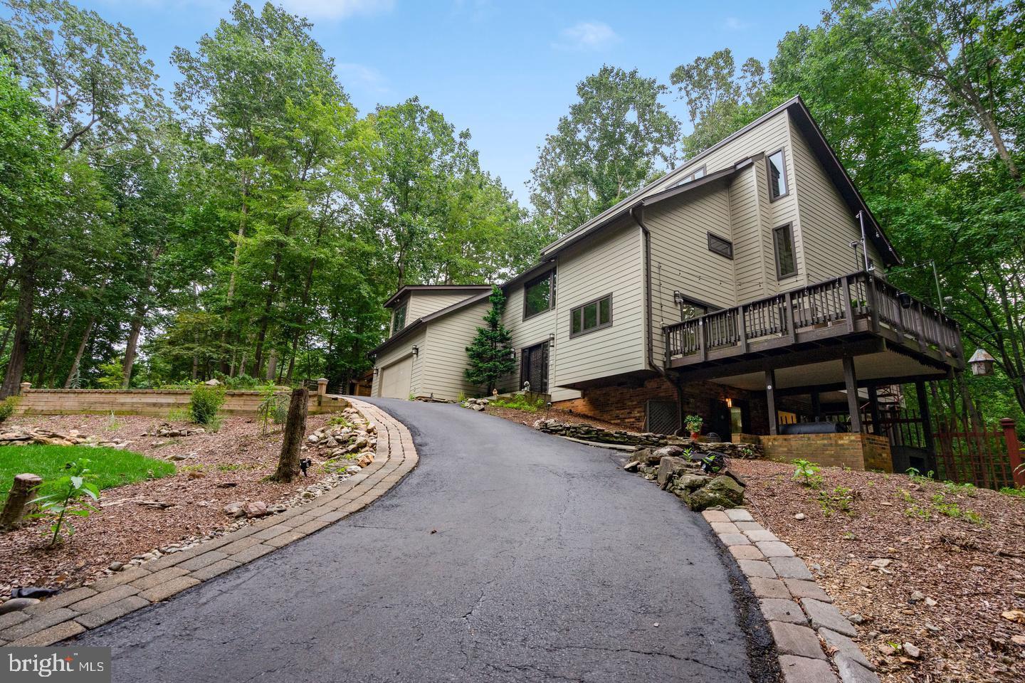 10227 LAWYERS RD, VIENNA, Virginia 22181, 5 Bedrooms Bedrooms, ,3 BathroomsBathrooms,Residential,For sale,10227 LAWYERS RD,VAFX2269954 MLS # VAFX2269954