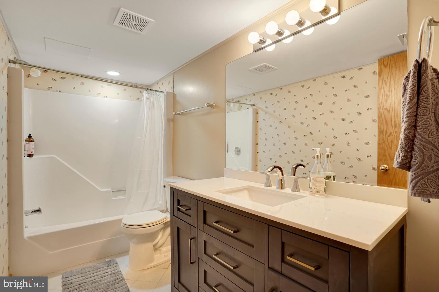 10227 LAWYERS RD, VIENNA, Virginia 22181, 5 Bedrooms Bedrooms, ,3 BathroomsBathrooms,Residential,For sale,10227 LAWYERS RD,VAFX2269954 MLS # VAFX2269954