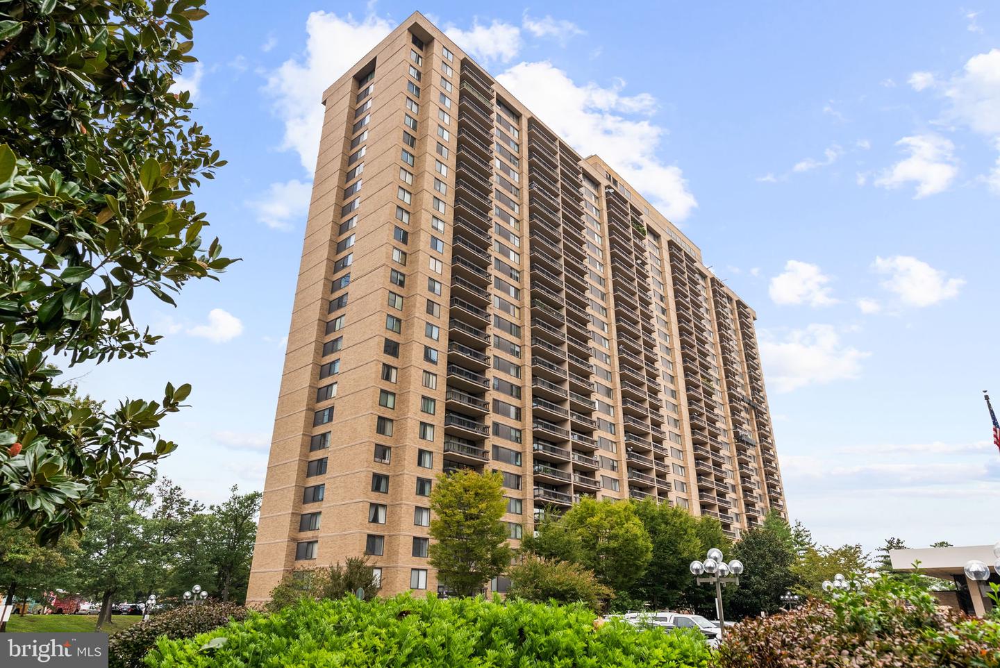 3701 S GEORGE MASON DR #2111N, FALLS CHURCH, Virginia 22041, 2 Bedrooms Bedrooms, ,1 BathroomBathrooms,Residential,For sale,3701 S GEORGE MASON DR #2111N,VAFX2270130 MLS # VAFX2270130