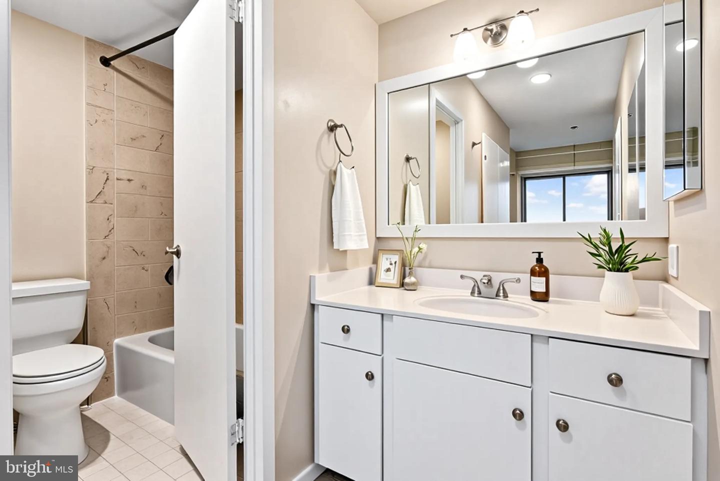 3701 S GEORGE MASON DR #2111N, FALLS CHURCH, Virginia 22041, 2 Bedrooms Bedrooms, ,1 BathroomBathrooms,Residential,For sale,3701 S GEORGE MASON DR #2111N,VAFX2270130 MLS # VAFX2270130