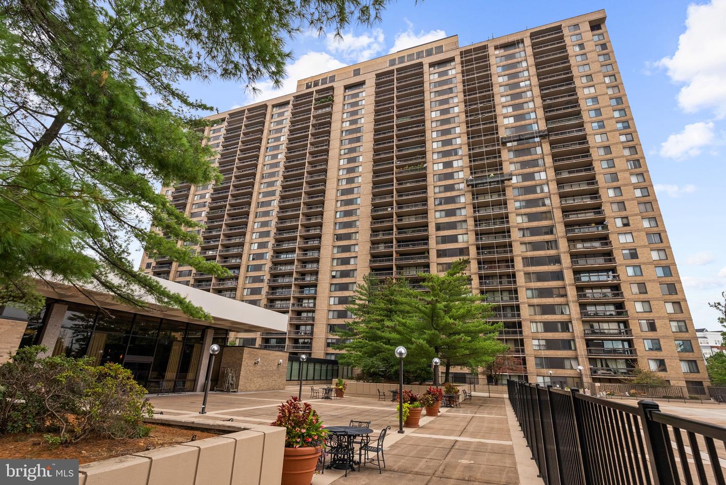 3701 S GEORGE MASON DR #2111N, FALLS CHURCH, Virginia 22041, 2 Bedrooms Bedrooms, ,1 BathroomBathrooms,Residential,For sale,3701 S GEORGE MASON DR #2111N,VAFX2270130 MLS # VAFX2270130