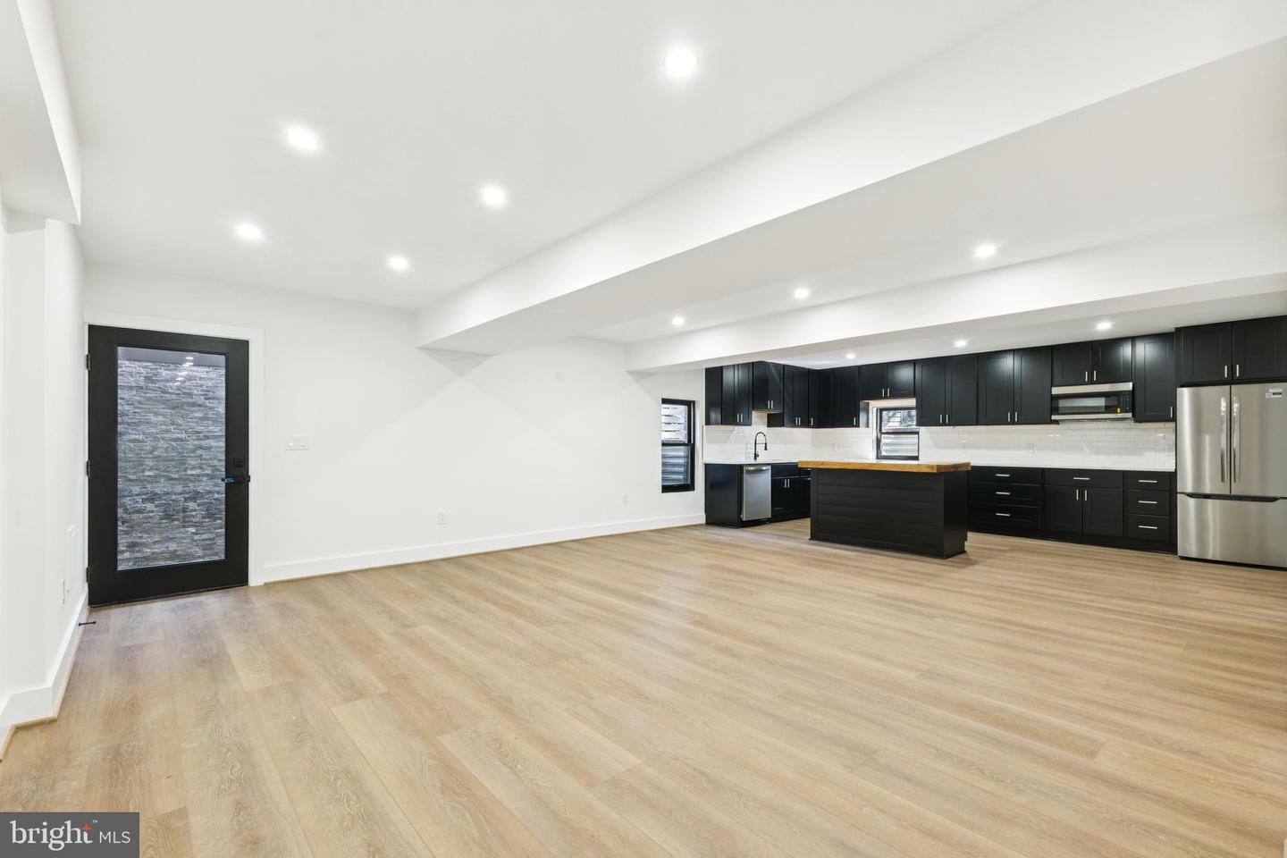 2919 LAWRENCE DR, FALLS CHURCH, Virginia 22042, 6 Bedrooms Bedrooms, ,6 BathroomsBathrooms,Residential,For sale,2919 LAWRENCE DR,VAFX2270668 MLS # VAFX2270668