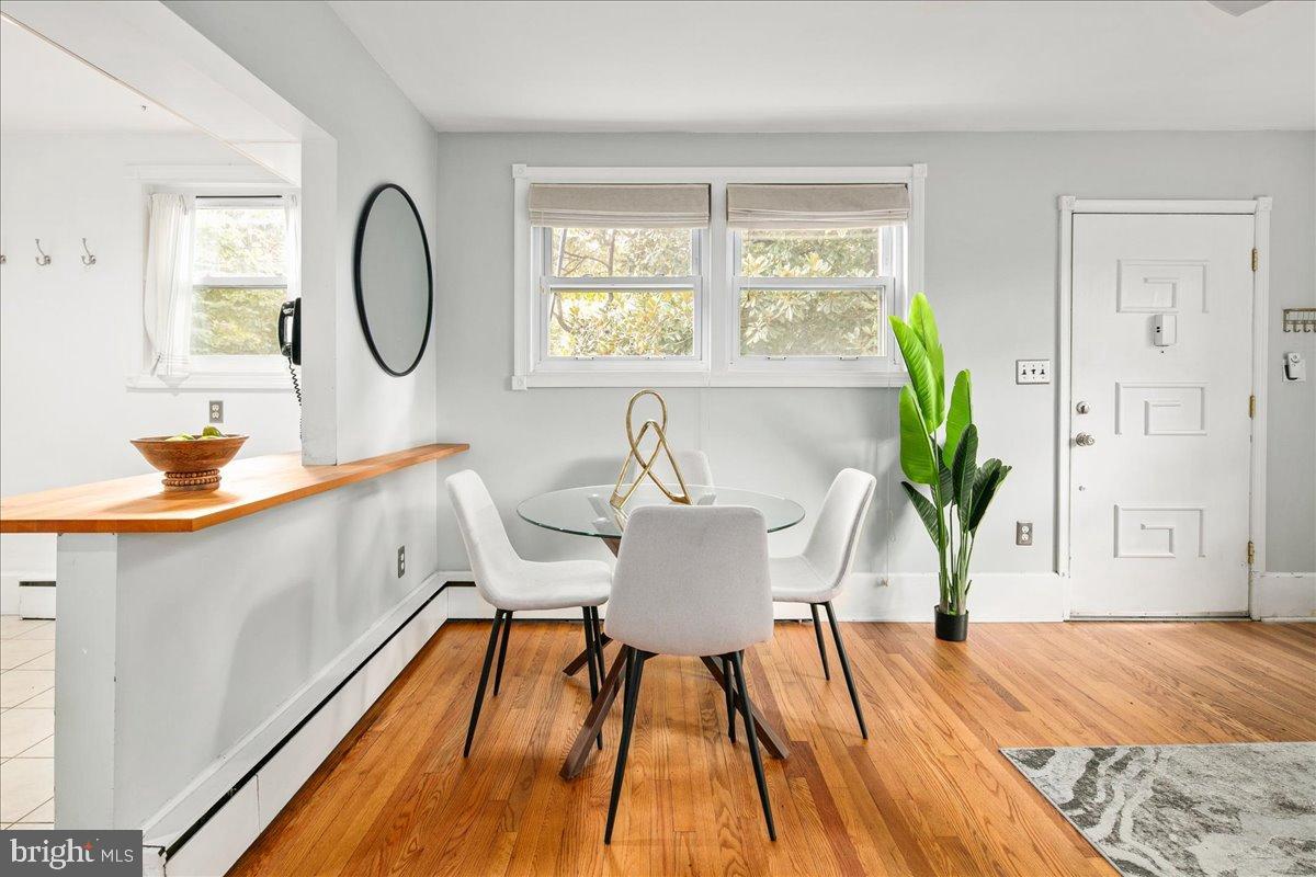6381 LAKEWOOD DR, FALLS CHURCH, Virginia 22041, 3 Bedrooms Bedrooms, 5 Rooms Rooms,2 BathroomsBathrooms,Residential,For sale,6381 LAKEWOOD DR,VAFX2272738 MLS # VAFX2272738