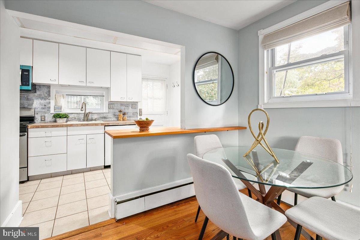 6381 LAKEWOOD DR, FALLS CHURCH, Virginia 22041, 3 Bedrooms Bedrooms, 5 Rooms Rooms,2 BathroomsBathrooms,Residential,For sale,6381 LAKEWOOD DR,VAFX2272738 MLS # VAFX2272738