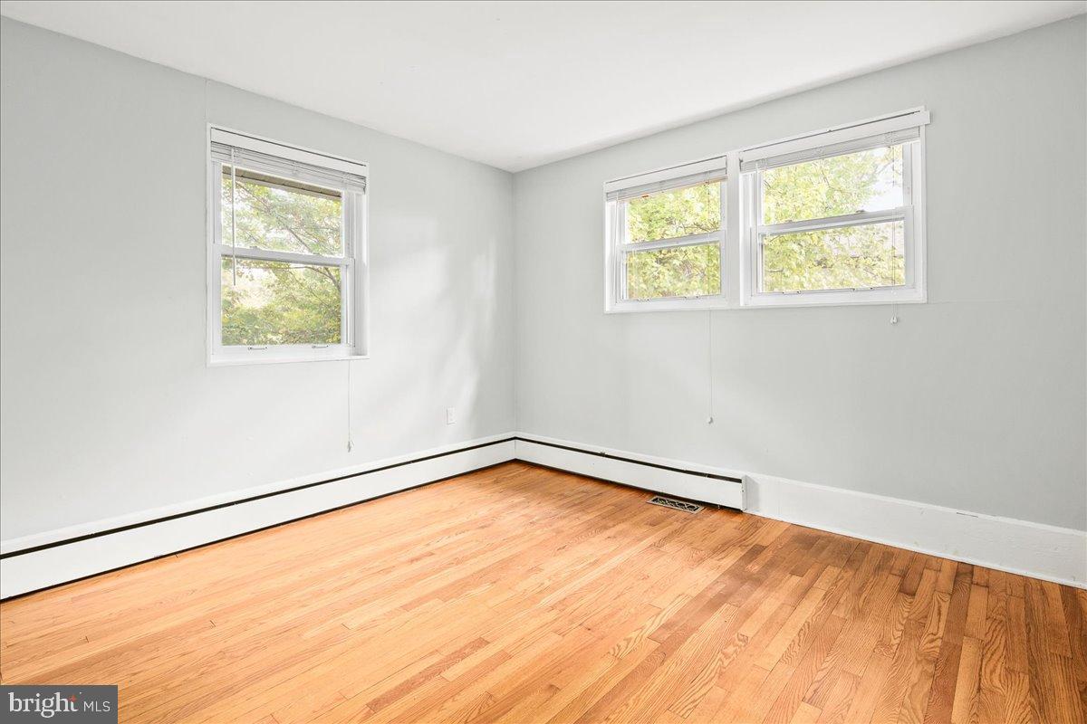 6381 LAKEWOOD DR, FALLS CHURCH, Virginia 22041, 3 Bedrooms Bedrooms, 5 Rooms Rooms,2 BathroomsBathrooms,Residential,For sale,6381 LAKEWOOD DR,VAFX2272738 MLS # VAFX2272738