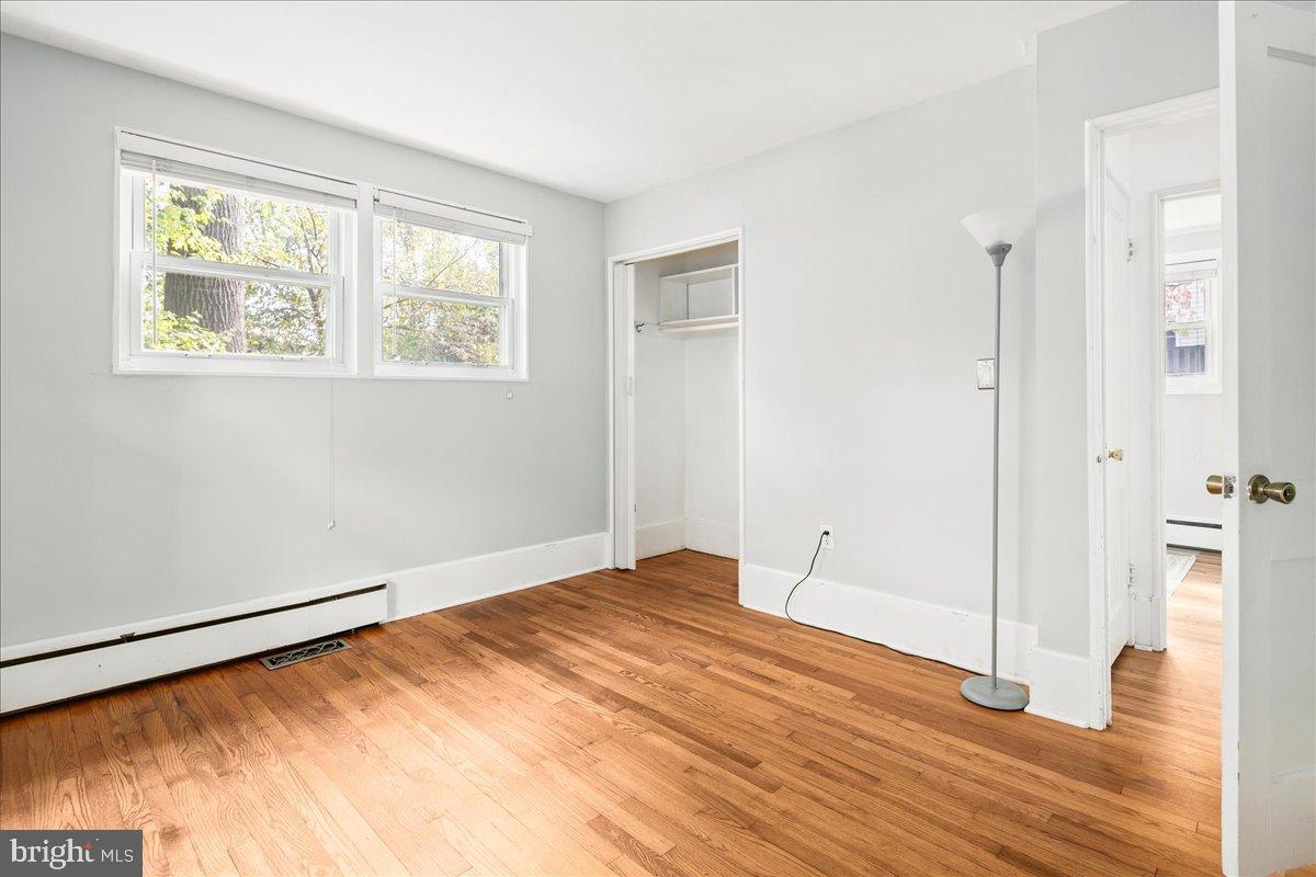 6381 LAKEWOOD DR, FALLS CHURCH, Virginia 22041, 3 Bedrooms Bedrooms, 5 Rooms Rooms,2 BathroomsBathrooms,Residential,For sale,6381 LAKEWOOD DR,VAFX2272738 MLS # VAFX2272738