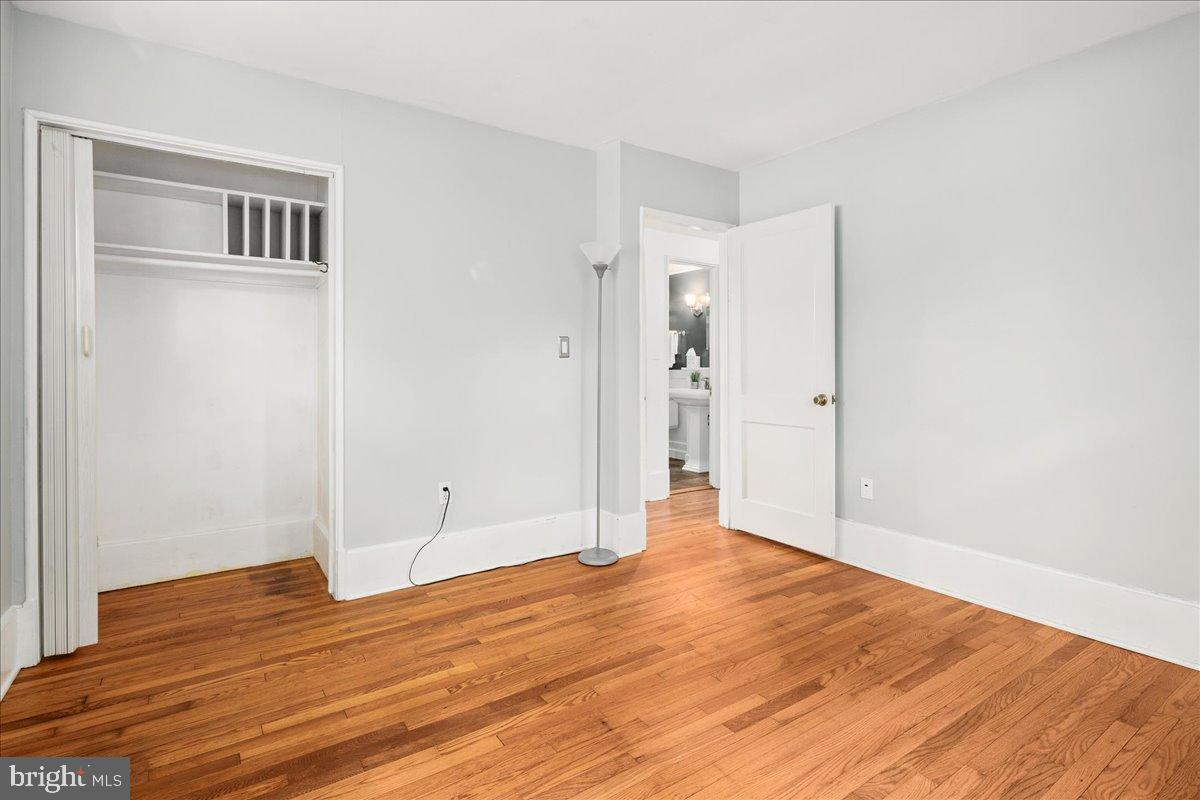 6381 LAKEWOOD DR, FALLS CHURCH, Virginia 22041, 3 Bedrooms Bedrooms, 5 Rooms Rooms,2 BathroomsBathrooms,Residential,For sale,6381 LAKEWOOD DR,VAFX2272738 MLS # VAFX2272738