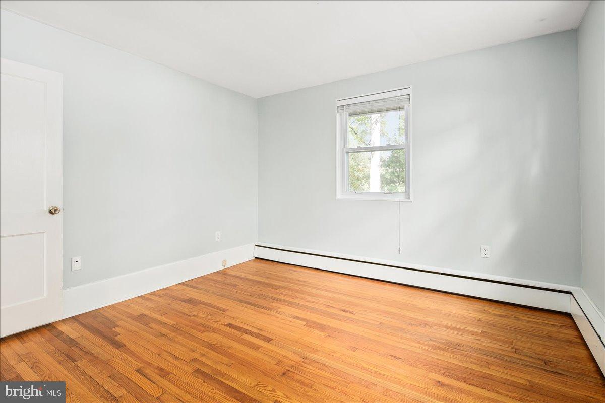 6381 LAKEWOOD DR, FALLS CHURCH, Virginia 22041, 3 Bedrooms Bedrooms, 5 Rooms Rooms,2 BathroomsBathrooms,Residential,For sale,6381 LAKEWOOD DR,VAFX2272738 MLS # VAFX2272738