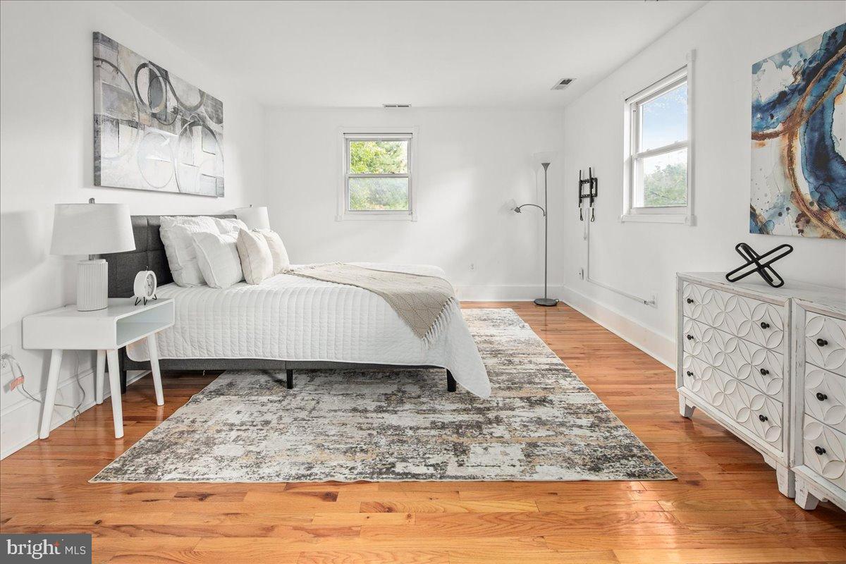 6381 LAKEWOOD DR, FALLS CHURCH, Virginia 22041, 3 Bedrooms Bedrooms, 5 Rooms Rooms,2 BathroomsBathrooms,Residential,For sale,6381 LAKEWOOD DR,VAFX2272738 MLS # VAFX2272738