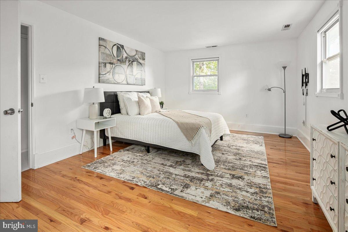 6381 LAKEWOOD DR, FALLS CHURCH, Virginia 22041, 3 Bedrooms Bedrooms, 5 Rooms Rooms,2 BathroomsBathrooms,Residential,For sale,6381 LAKEWOOD DR,VAFX2272738 MLS # VAFX2272738
