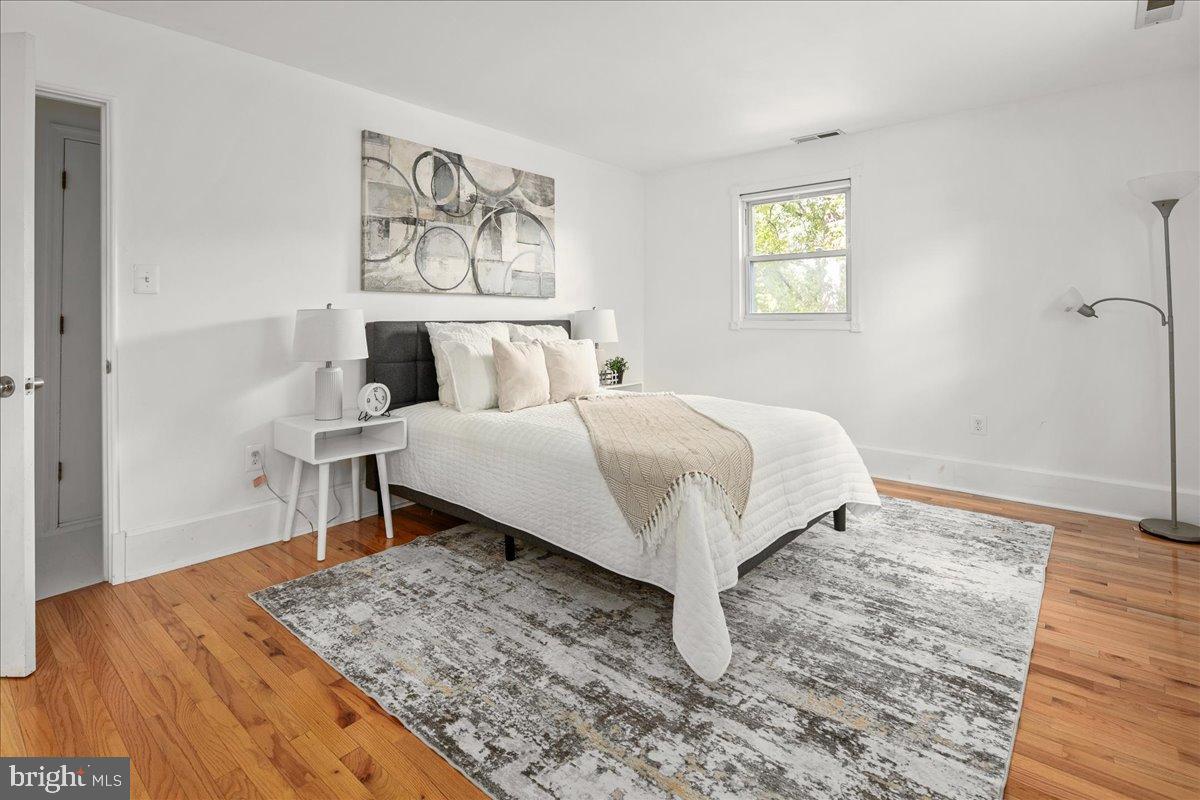 6381 LAKEWOOD DR, FALLS CHURCH, Virginia 22041, 3 Bedrooms Bedrooms, 5 Rooms Rooms,2 BathroomsBathrooms,Residential,For sale,6381 LAKEWOOD DR,VAFX2272738 MLS # VAFX2272738