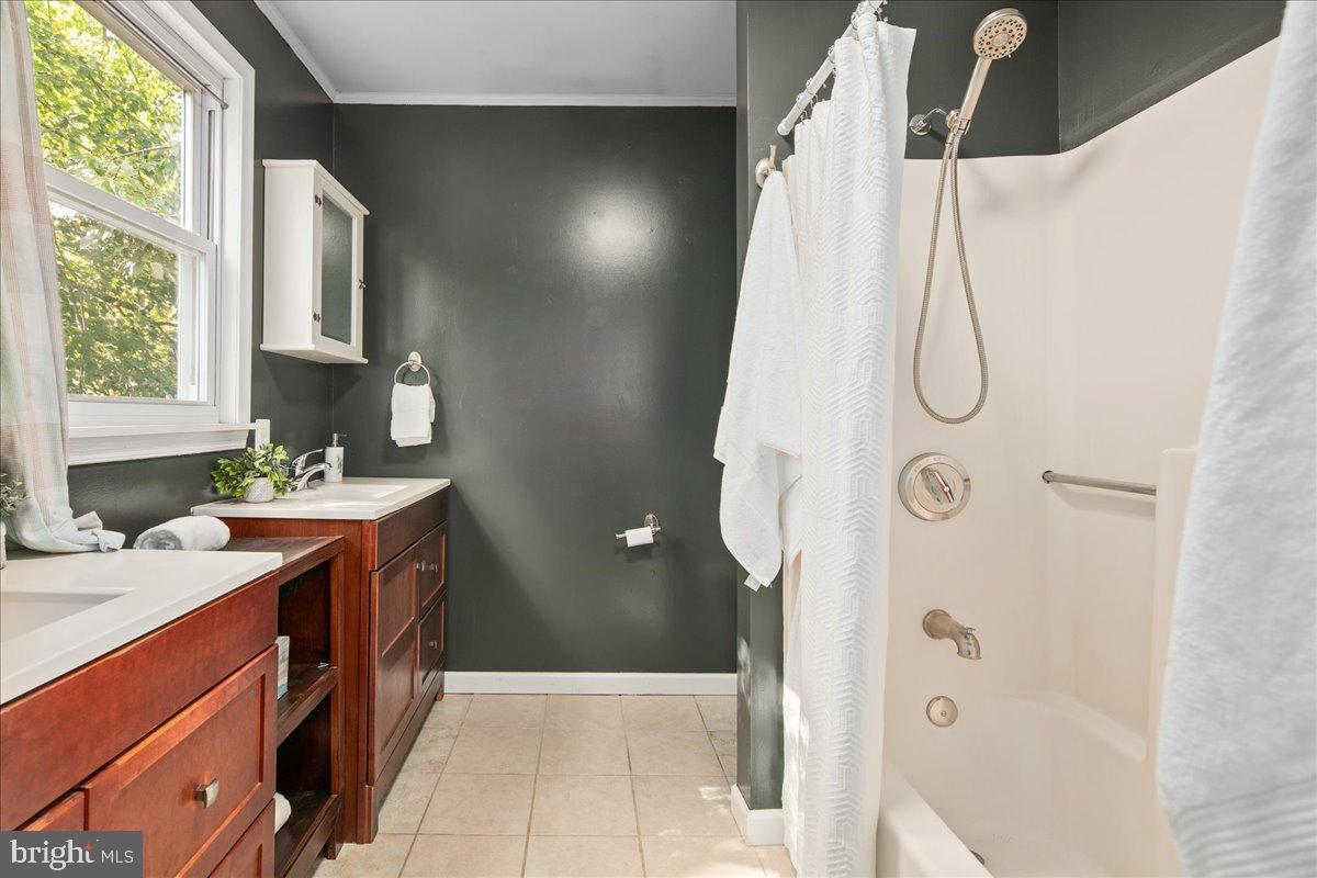 6381 LAKEWOOD DR, FALLS CHURCH, Virginia 22041, 3 Bedrooms Bedrooms, 5 Rooms Rooms,2 BathroomsBathrooms,Residential,For sale,6381 LAKEWOOD DR,VAFX2272738 MLS # VAFX2272738