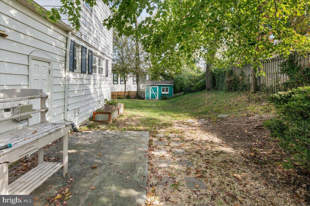 6381 LAKEWOOD DR, FALLS CHURCH, Virginia 22041, 3 Bedrooms Bedrooms, 5 Rooms Rooms,2 BathroomsBathrooms,Residential,For sale,6381 LAKEWOOD DR,VAFX2272738 MLS # VAFX2272738