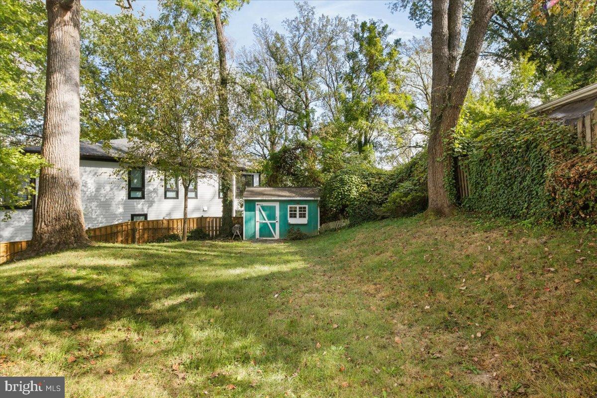 6381 LAKEWOOD DR, FALLS CHURCH, Virginia 22041, 3 Bedrooms Bedrooms, 5 Rooms Rooms,2 BathroomsBathrooms,Residential,For sale,6381 LAKEWOOD DR,VAFX2272738 MLS # VAFX2272738