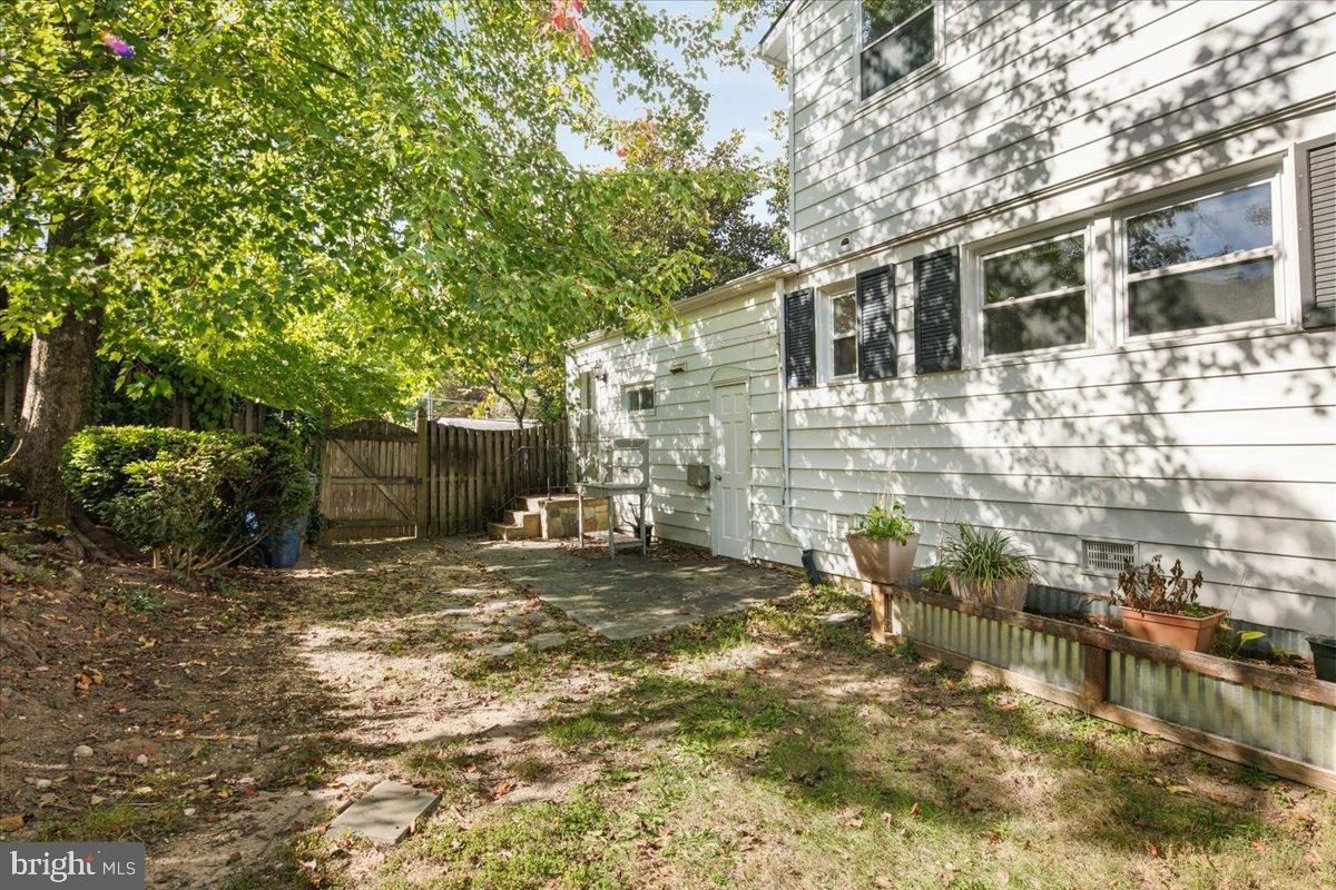6381 LAKEWOOD DR, FALLS CHURCH, Virginia 22041, 3 Bedrooms Bedrooms, 5 Rooms Rooms,2 BathroomsBathrooms,Residential,For sale,6381 LAKEWOOD DR,VAFX2272738 MLS # VAFX2272738