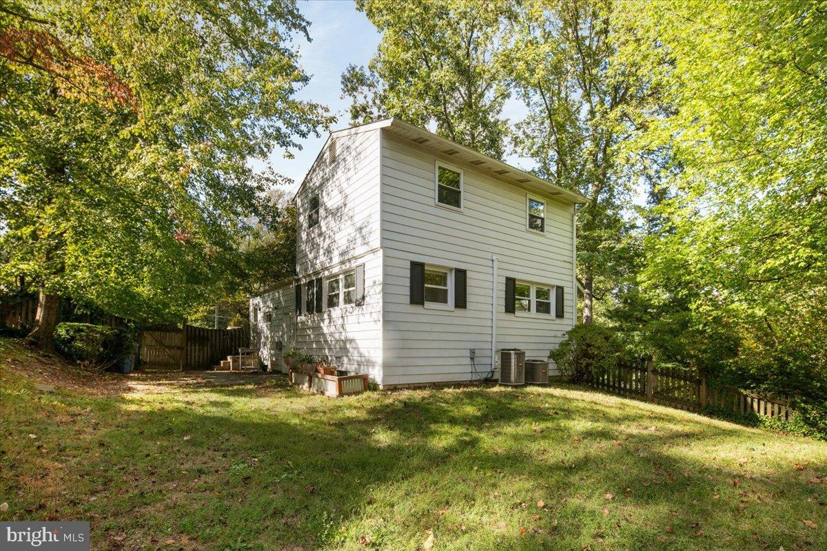 6381 LAKEWOOD DR, FALLS CHURCH, Virginia 22041, 3 Bedrooms Bedrooms, 5 Rooms Rooms,2 BathroomsBathrooms,Residential,For sale,6381 LAKEWOOD DR,VAFX2272738 MLS # VAFX2272738