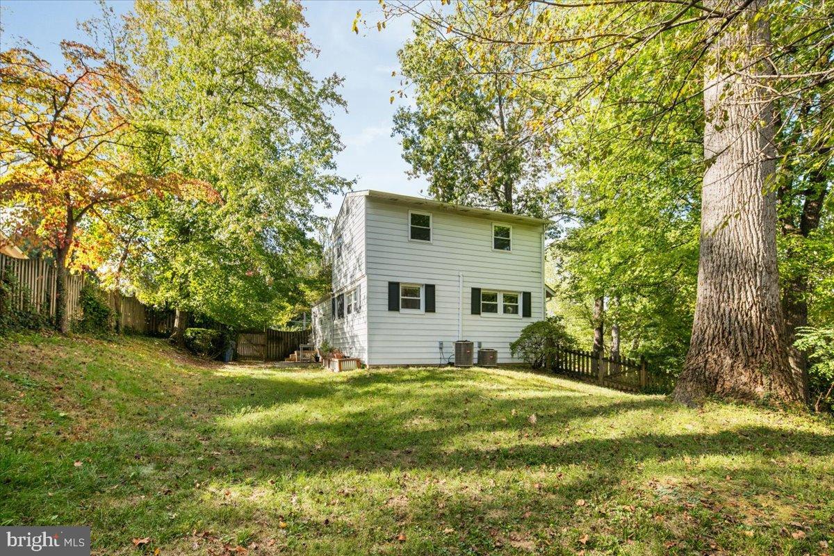 6381 LAKEWOOD DR, FALLS CHURCH, Virginia 22041, 3 Bedrooms Bedrooms, 5 Rooms Rooms,2 BathroomsBathrooms,Residential,For sale,6381 LAKEWOOD DR,VAFX2272738 MLS # VAFX2272738