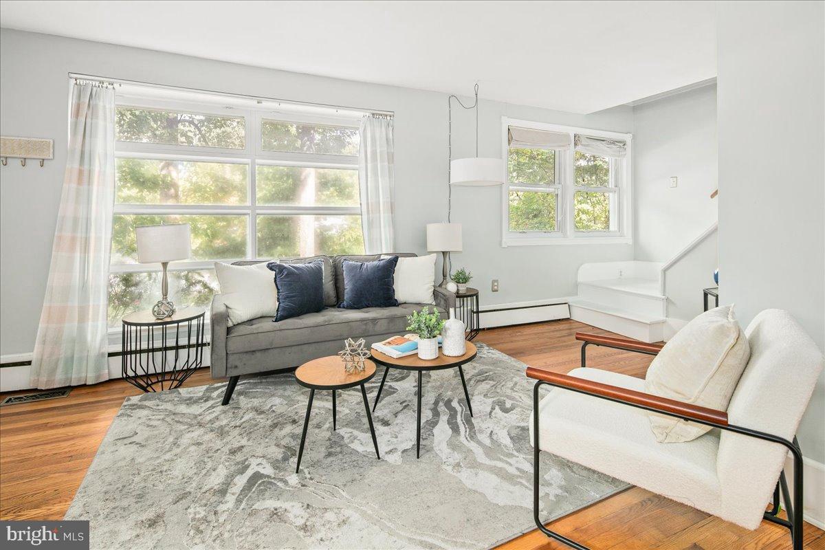 6381 LAKEWOOD DR, FALLS CHURCH, Virginia 22041, 3 Bedrooms Bedrooms, 5 Rooms Rooms,2 BathroomsBathrooms,Residential,For sale,6381 LAKEWOOD DR,VAFX2272738 MLS # VAFX2272738