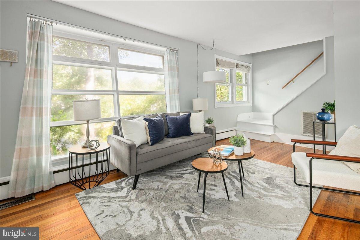6381 LAKEWOOD DR, FALLS CHURCH, Virginia 22041, 3 Bedrooms Bedrooms, 5 Rooms Rooms,2 BathroomsBathrooms,Residential,For sale,6381 LAKEWOOD DR,VAFX2272738 MLS # VAFX2272738