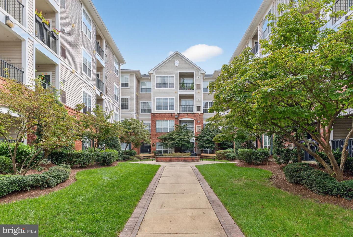 4850 EISENHOWER AVE #201, ALEXANDRIA, Virginia 22304, 2 Bedrooms Bedrooms, ,2 BathroomsBathrooms,Residential,For sale,4850 EISENHOWER AVE #201,VAAX2050530 MLS # VAAX2050530