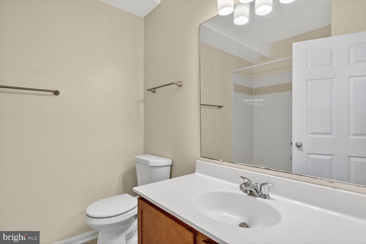 4850 EISENHOWER AVE #201, ALEXANDRIA, Virginia 22304, 2 Bedrooms Bedrooms, ,2 BathroomsBathrooms,Residential,For sale,4850 EISENHOWER AVE #201,VAAX2050530 MLS # VAAX2050530