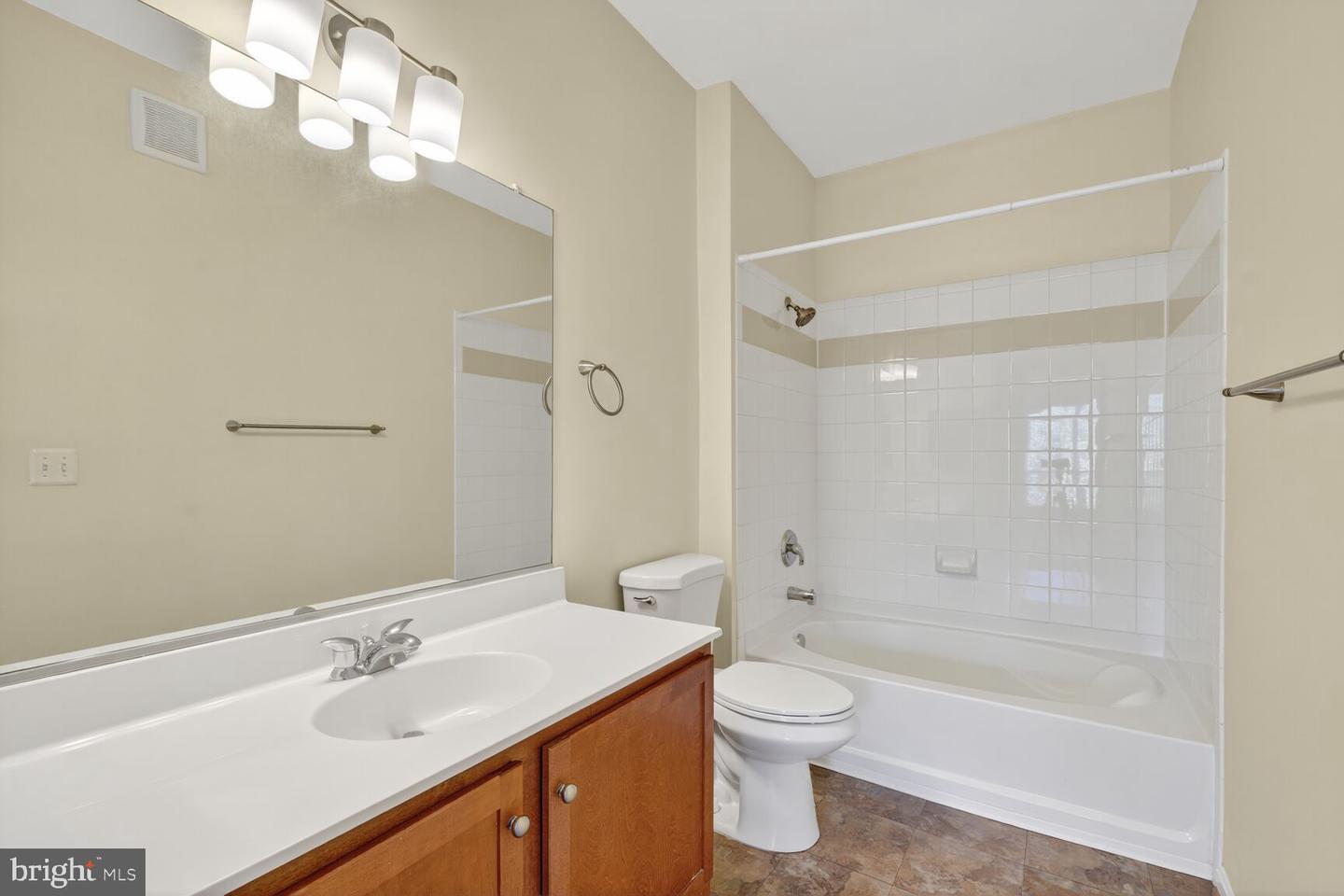 4850 EISENHOWER AVE #201, ALEXANDRIA, Virginia 22304, 2 Bedrooms Bedrooms, ,2 BathroomsBathrooms,Residential,For sale,4850 EISENHOWER AVE #201,VAAX2050530 MLS # VAAX2050530