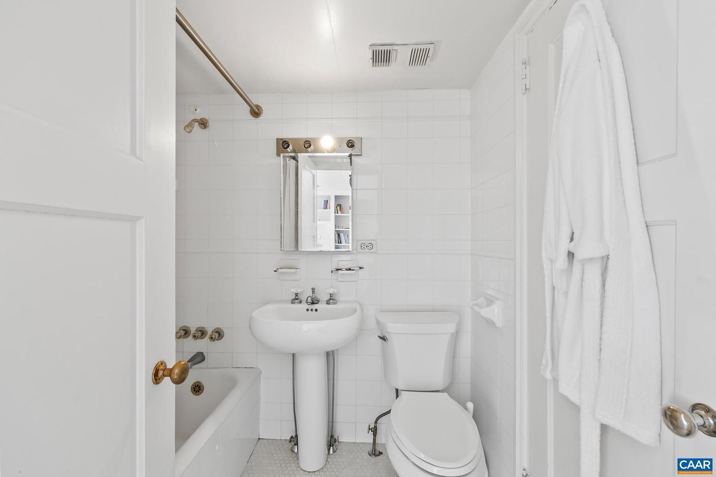 500 COURT SQ #505, CHARLOTTESVILLE, Virginia 22902, ,1 BathroomBathrooms,Residential,For sale,500 COURT SQ #505,669711 MLS # 669711