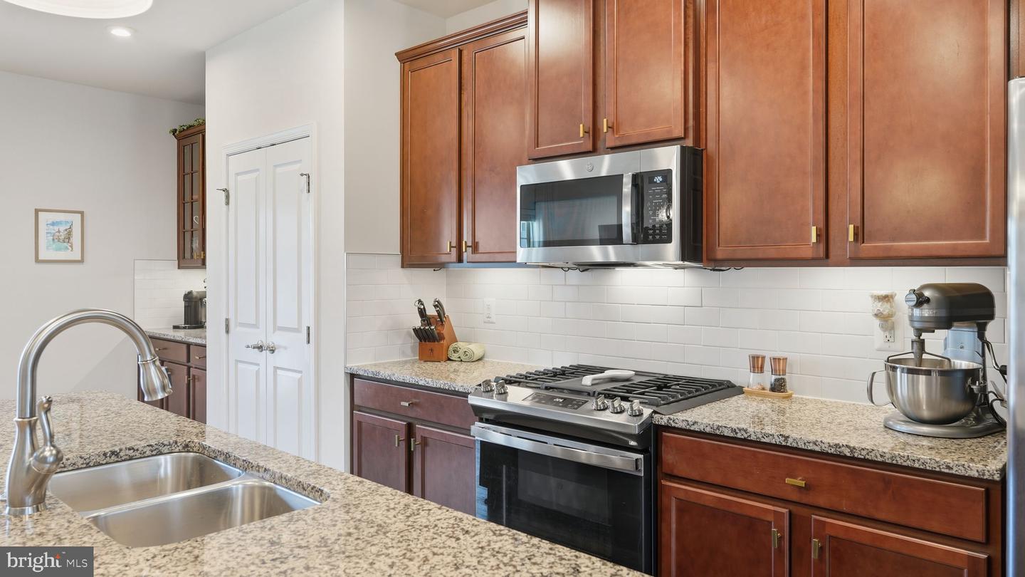 2190 HEMLOCK BAY RD, DUMFRIES, Virginia 22026, 4 Bedrooms Bedrooms, ,3 BathroomsBathrooms,Residential,For sale,2190 HEMLOCK BAY RD,VAPW2105562 MLS # VAPW2105562