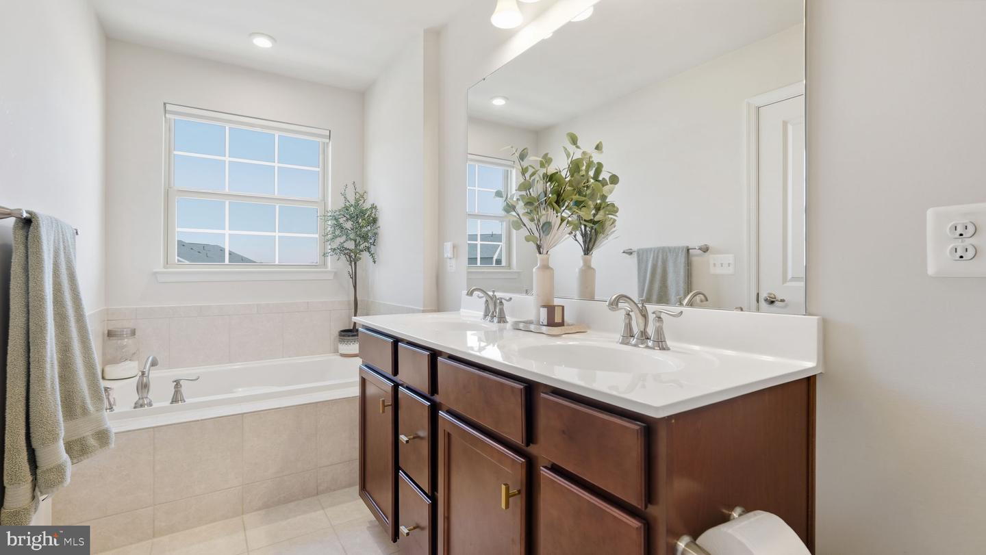 2190 HEMLOCK BAY RD, DUMFRIES, Virginia 22026, 4 Bedrooms Bedrooms, ,3 BathroomsBathrooms,Residential,For sale,2190 HEMLOCK BAY RD,VAPW2105562 MLS # VAPW2105562