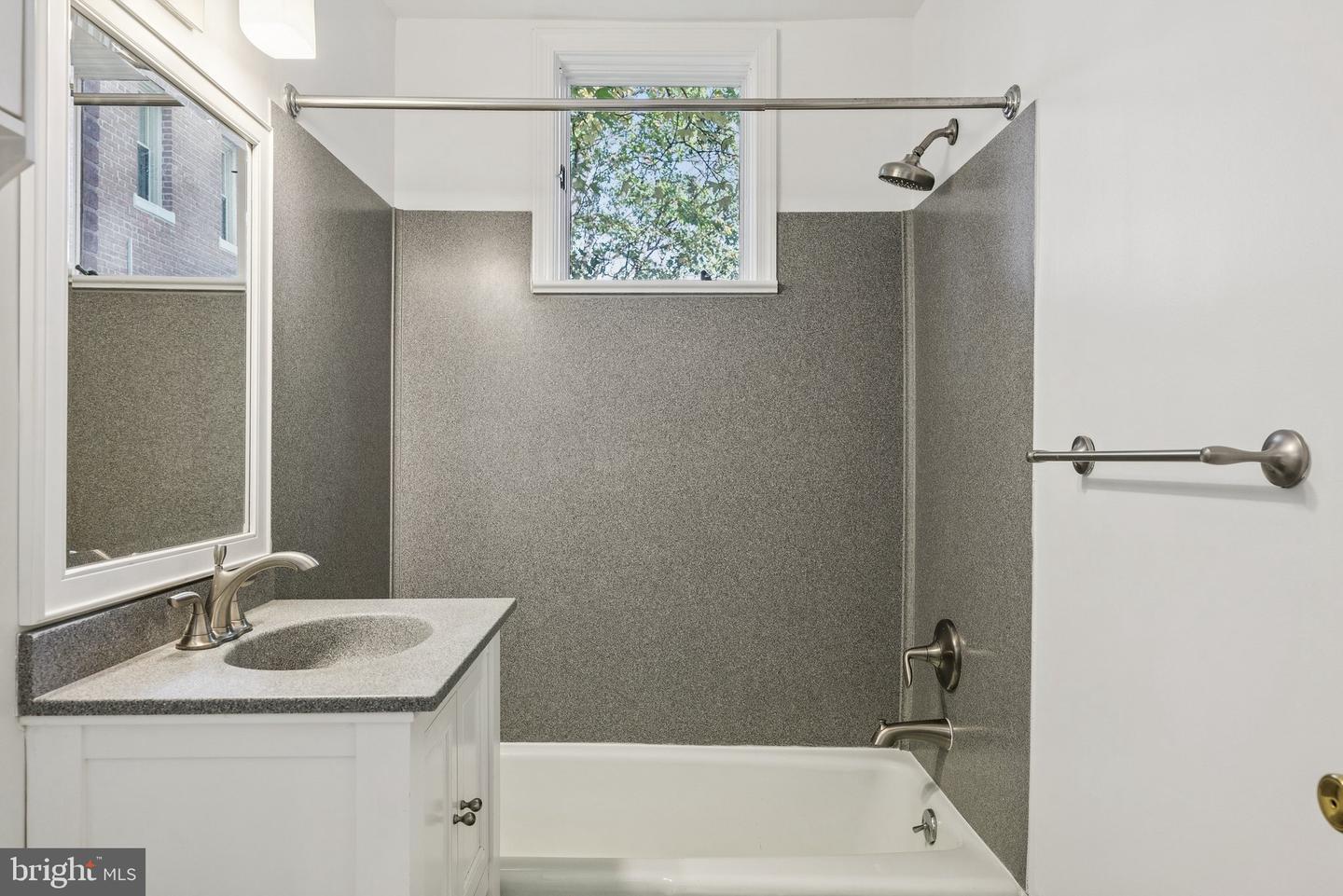 18 9TH ST NE #304, WASHINGTON, District Of Columbia 20002, ,1 BathroomBathrooms,Residential,For sale,18 9TH ST NE #304,DCDC2225978 MLS # DCDC2225978