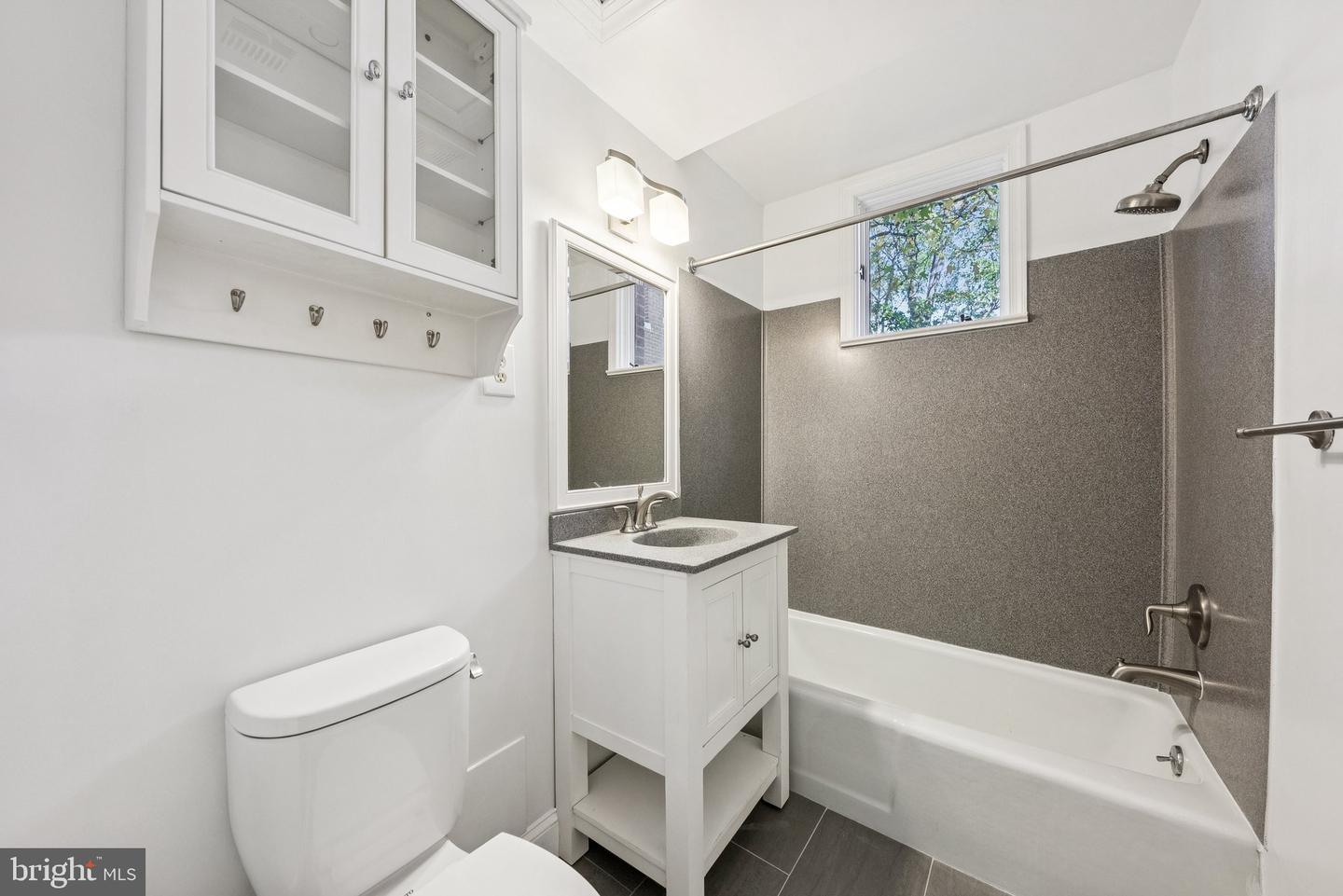 18 9TH ST NE #304, WASHINGTON, District Of Columbia 20002, ,1 BathroomBathrooms,Residential,For sale,18 9TH ST NE #304,DCDC2225978 MLS # DCDC2225978