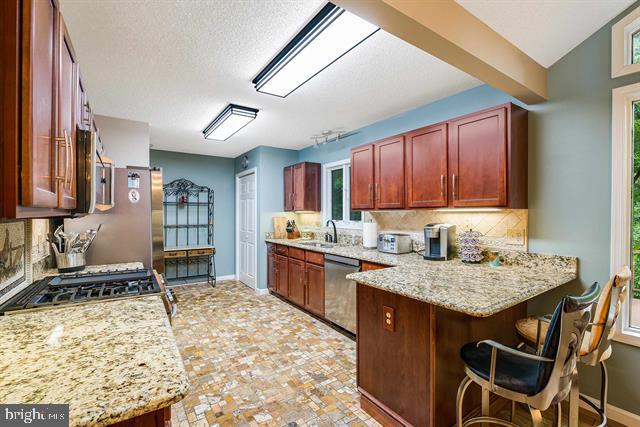 258 TURKEY DR, MCGAHEYSVILLE, Virginia 22840, 6 Bedrooms Bedrooms, ,4 BathroomsBathrooms,Residential,For sale,258 TURKEY DR,VARO2002638 MLS # VARO2002638