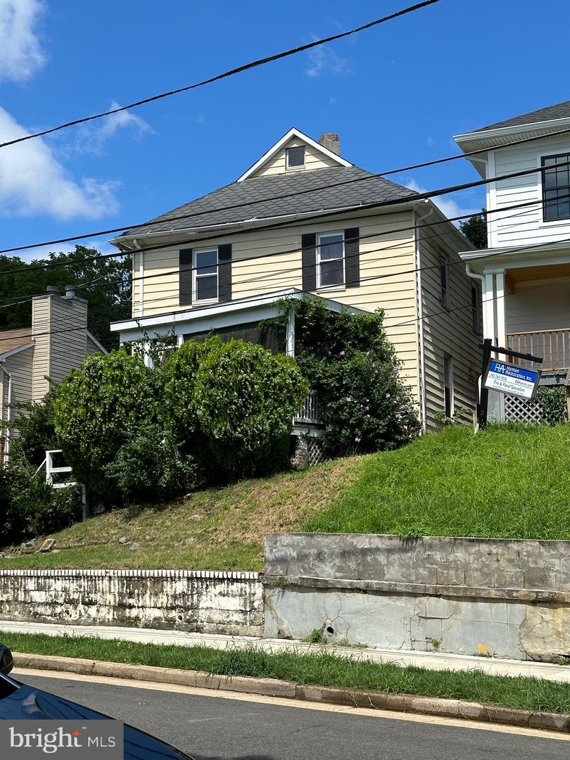 2628 MYRTLE AVE NE, WASHINGTON, District Of Columbia 20018, 3 Bedrooms Bedrooms, ,1 BathroomBathrooms,Residential,For sale,2628 MYRTLE AVE NE,DCDC2226080 MLS # DCDC2226080