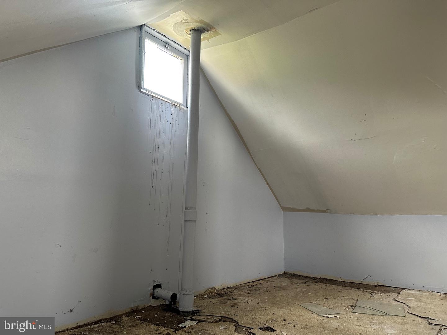 2628 MYRTLE AVE NE, WASHINGTON, District Of Columbia 20018, 3 Bedrooms Bedrooms, ,1 BathroomBathrooms,Residential,For sale,2628 MYRTLE AVE NE,DCDC2226080 MLS # DCDC2226080