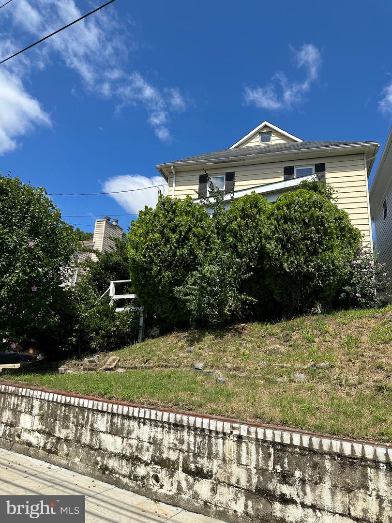 2628 MYRTLE AVE NE, WASHINGTON, District Of Columbia 20018, 3 Bedrooms Bedrooms, ,1 BathroomBathrooms,Residential,For sale,2628 MYRTLE AVE NE,DCDC2226080 MLS # DCDC2226080
