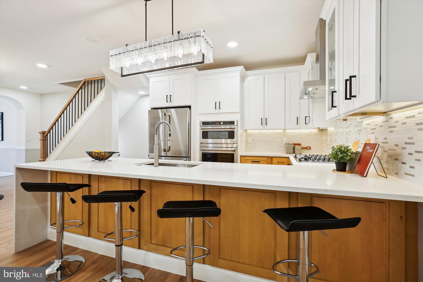 329 15TH ST NE, WASHINGTON, District Of Columbia 20002, 5 Bedrooms Bedrooms, ,4 BathroomsBathrooms,Residential,For sale,329 15TH ST NE,DCDC2226146 MLS # DCDC2226146