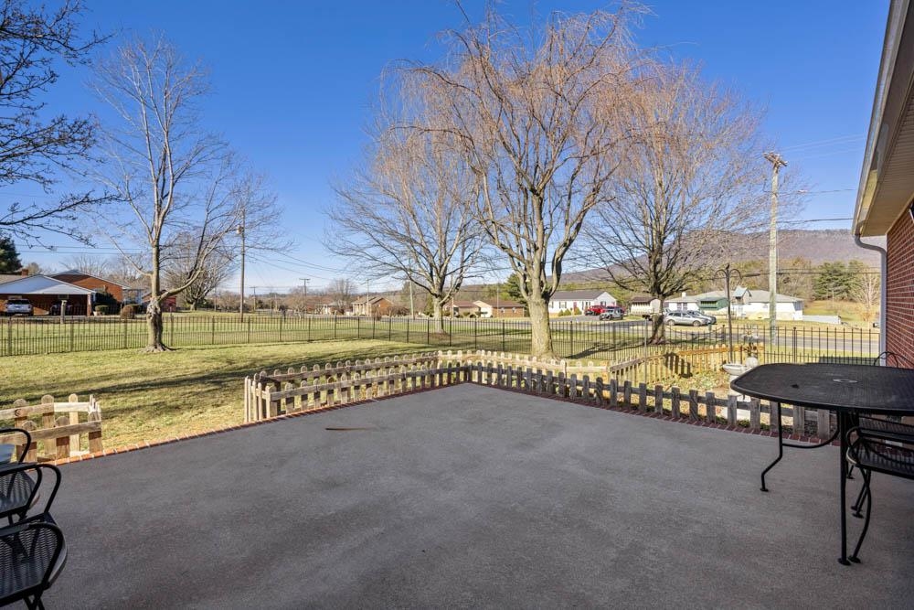 406 THREE LEAGUES RD, MCGAHEYSVILLE, Virginia 22840, 3 Bedrooms Bedrooms, ,2 BathroomsBathrooms,Residential,welcome to 406 Three Leagues Road,406 THREE LEAGUES RD,668004 MLS # 668004
