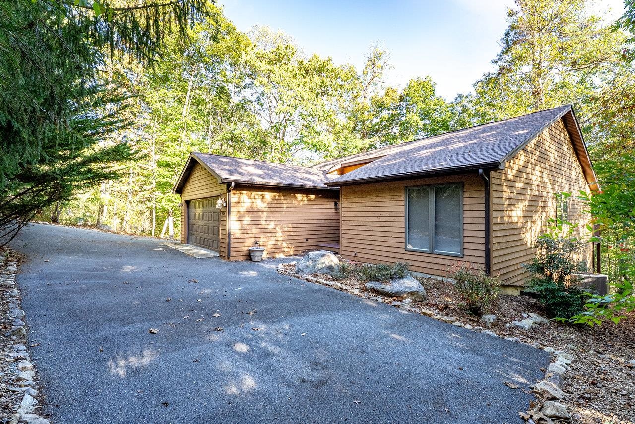 304 TURKEY DR, MCGAHEYSVILLE, Virginia 22840, 3 Bedrooms Bedrooms, ,2 BathroomsBathrooms,Residential,304 TURKEY DR,669805 MLS # 669805